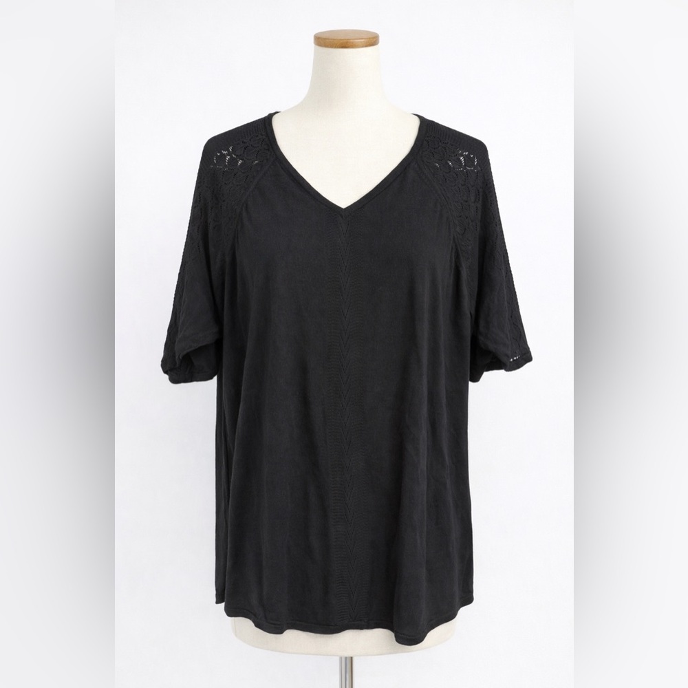 Roz & Ali Black Lace Detail V-Neck Top